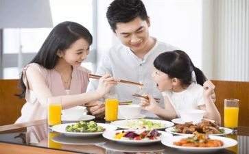 幼儿园小班吃饭教案6篇